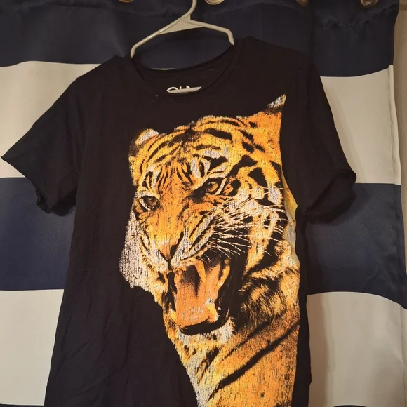 Chase Brand Tiger Tee, Size M - Picture 3 of 3